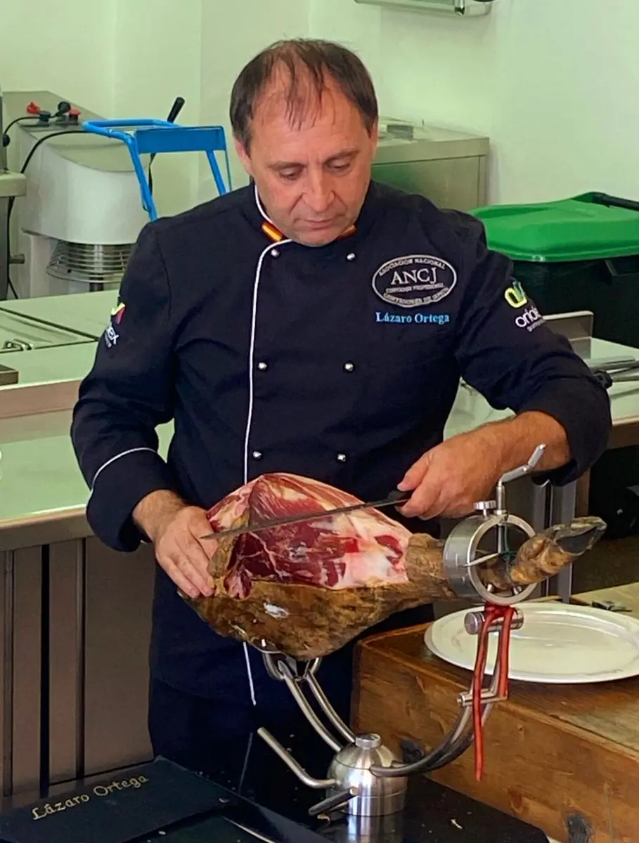 Lazaro cortador profesional jamón